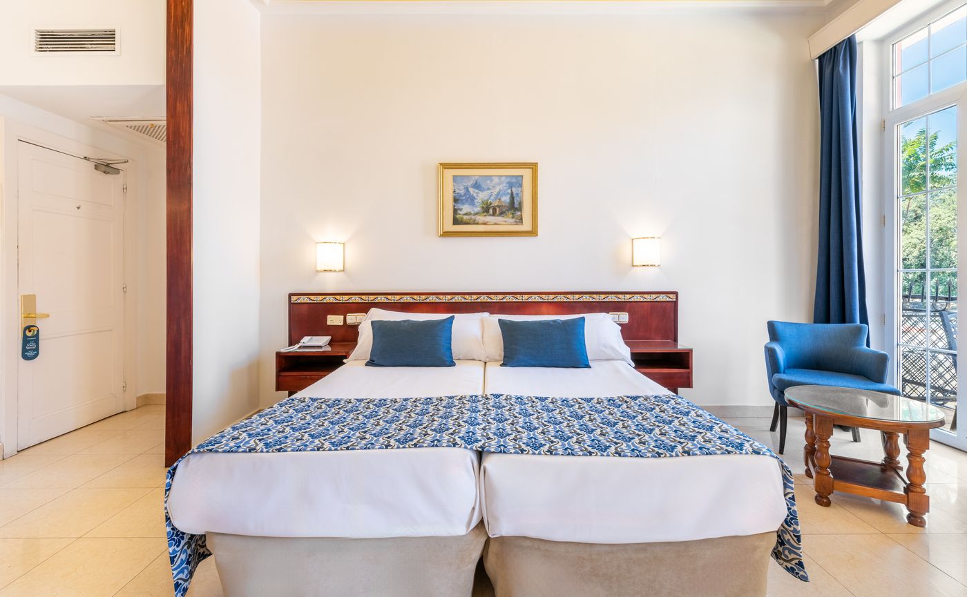 Hoteles-Globales-Reina-Cristina-Room-14