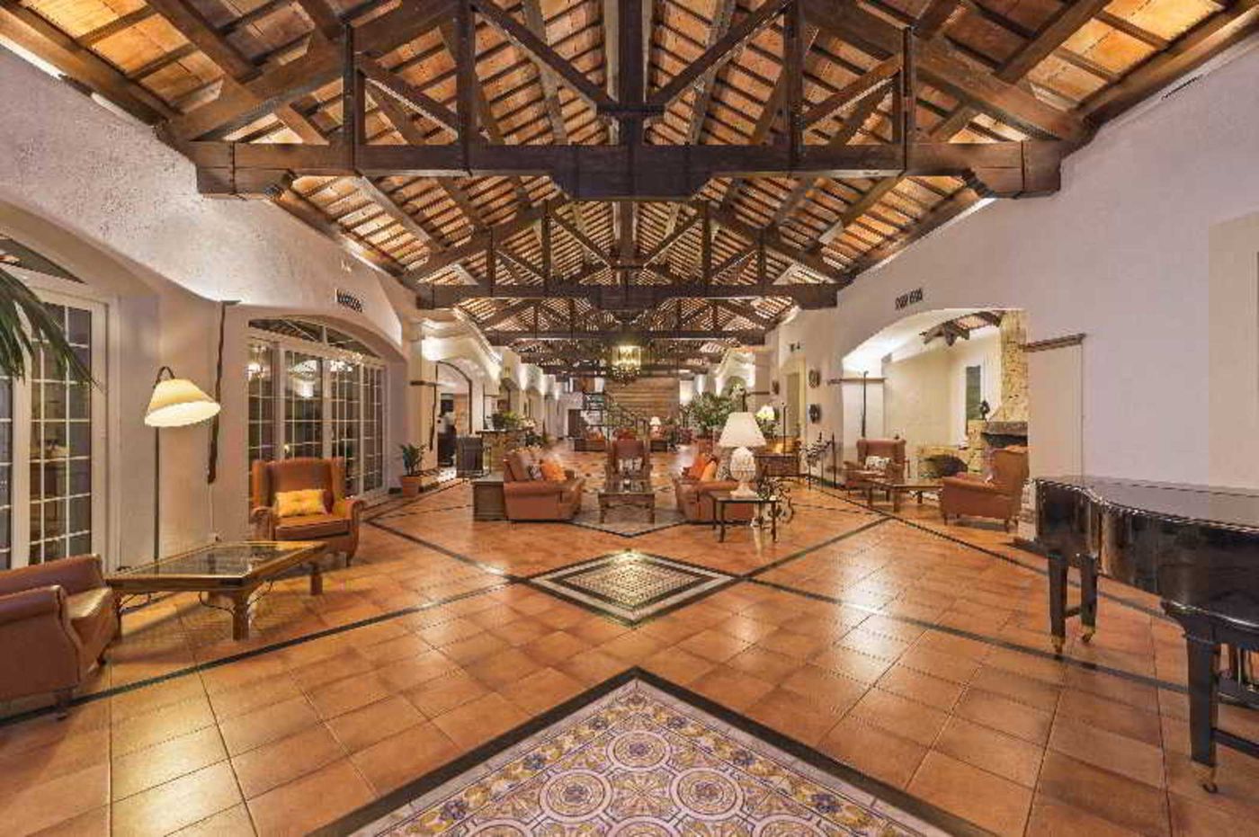 La-Cala-Resort-Lobby-43