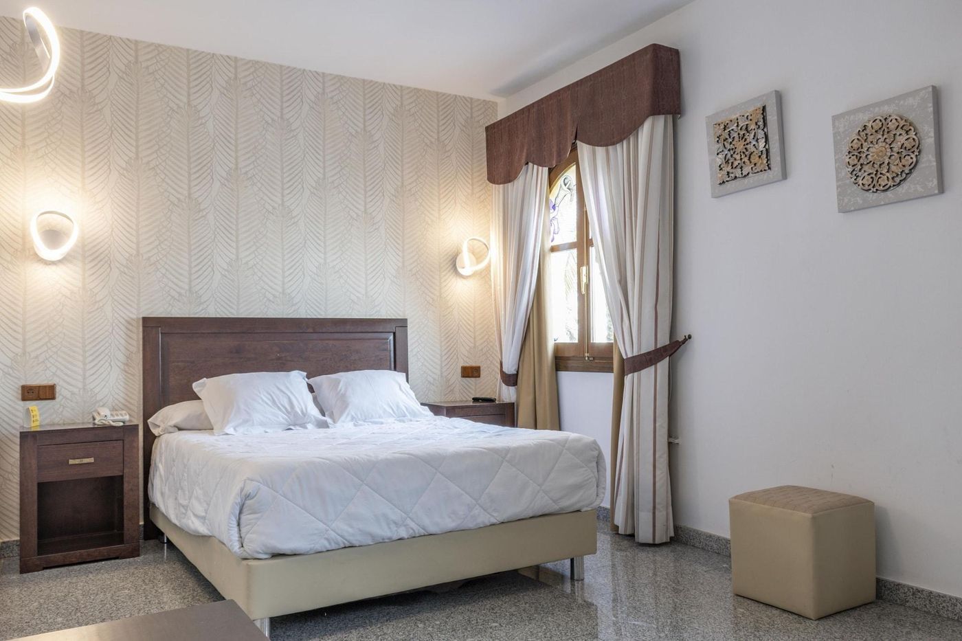 Hotel-Plaza-del-Castillo-Room-23