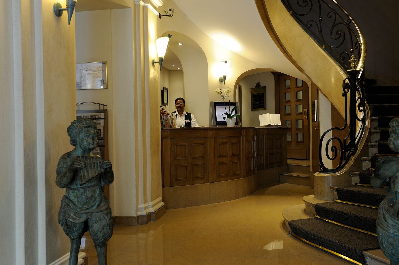 Royal-Arc-de-Triomphe-Room-9