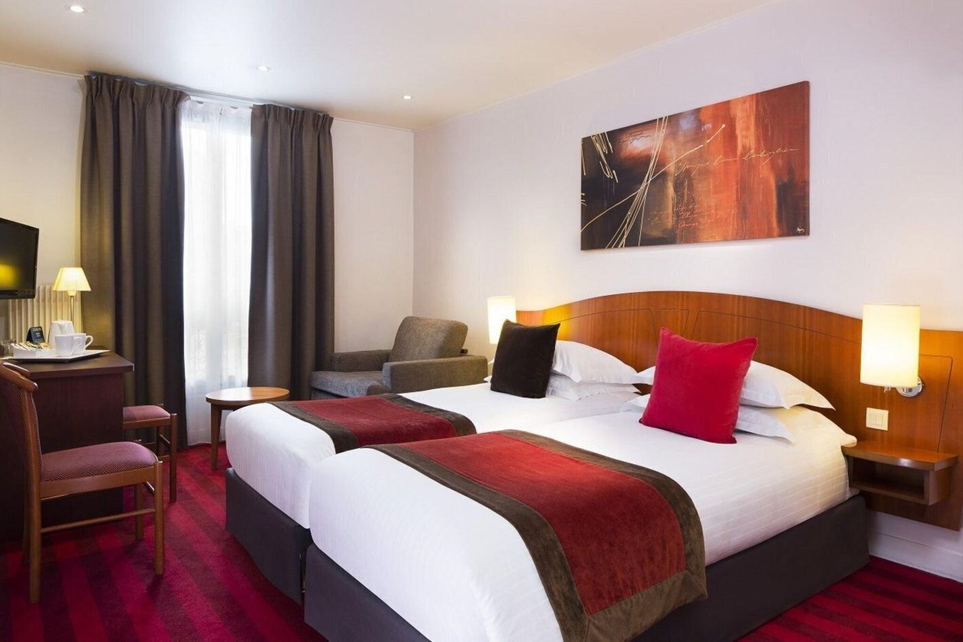 Europe-Tour-Eiffel-Room-26