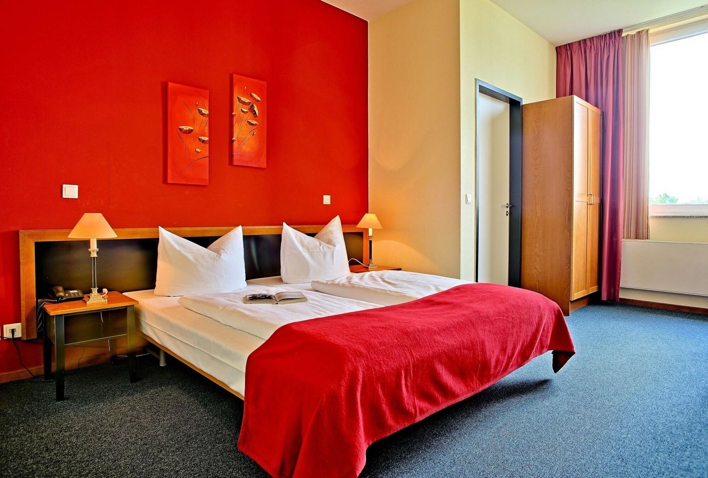 H24-Hoteltow-Room-6