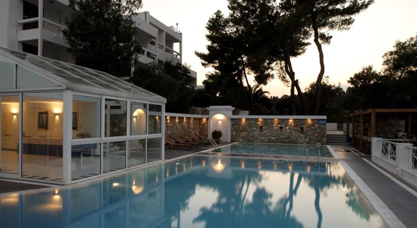 Cape Kanapitsa Hotel & Suites