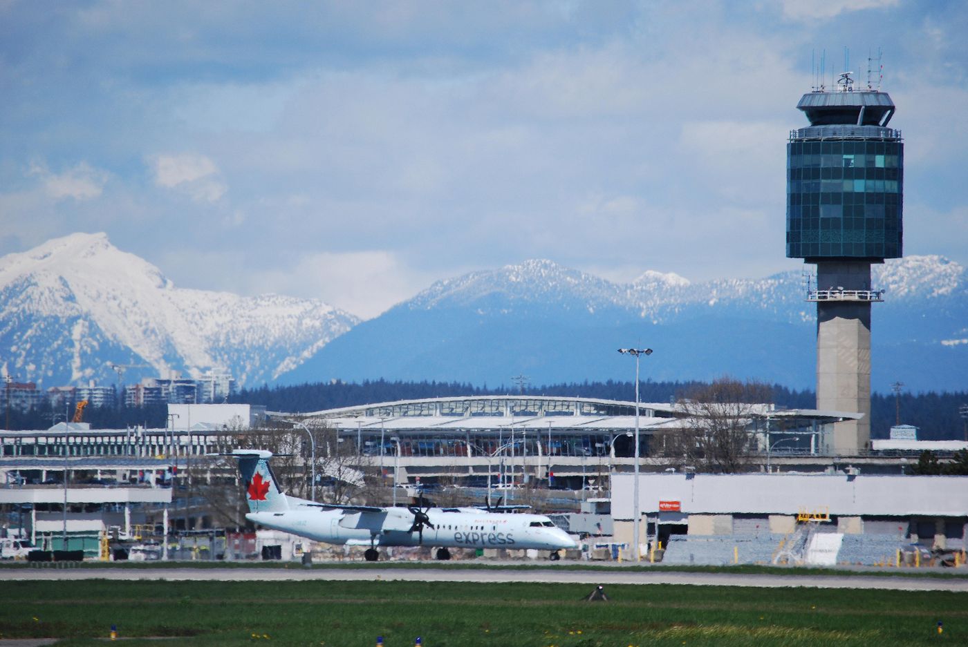 Holiday-Inn-Vancouver-Airport-General-view-11