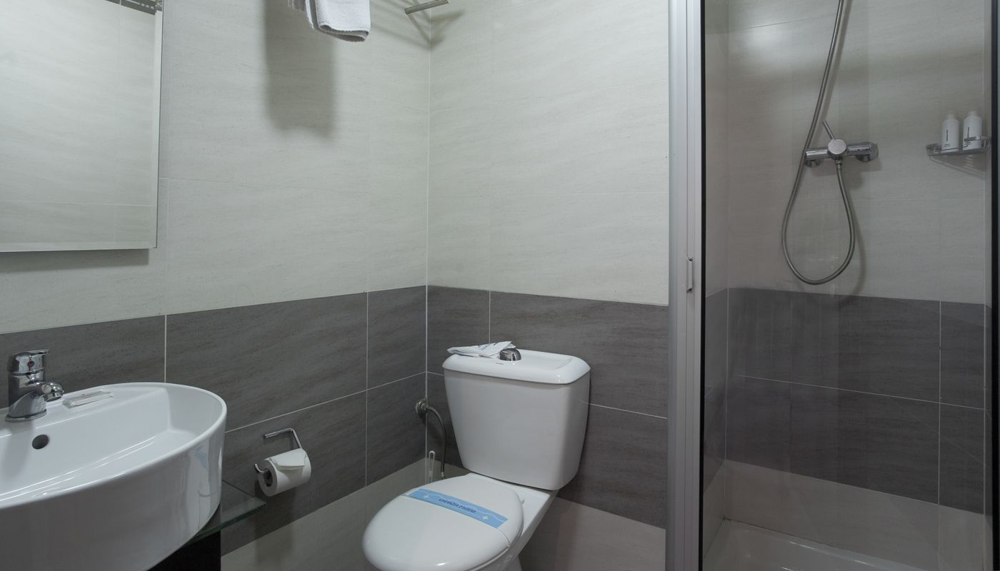 St-Julians-Bay-Hotel-Room-34