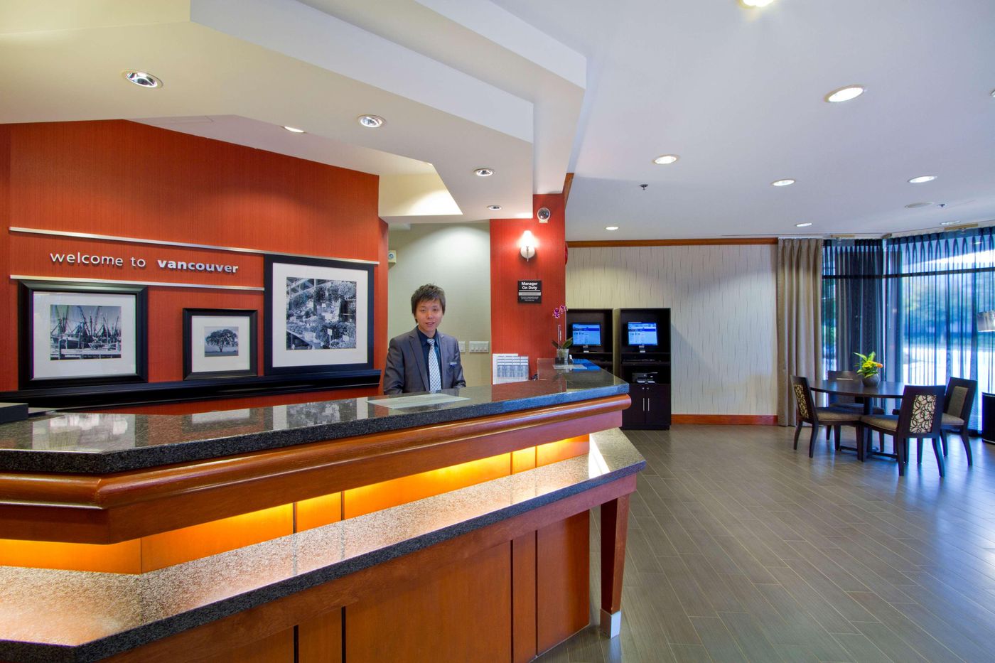 Hampton-Inn-by-Hilton-Vancouver-Airport-Lobby-1