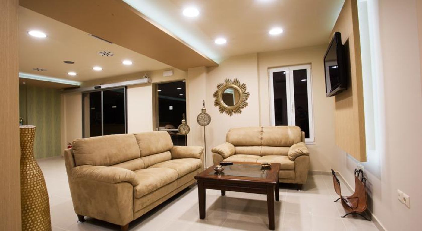 Baywatch Hotel & Apartments