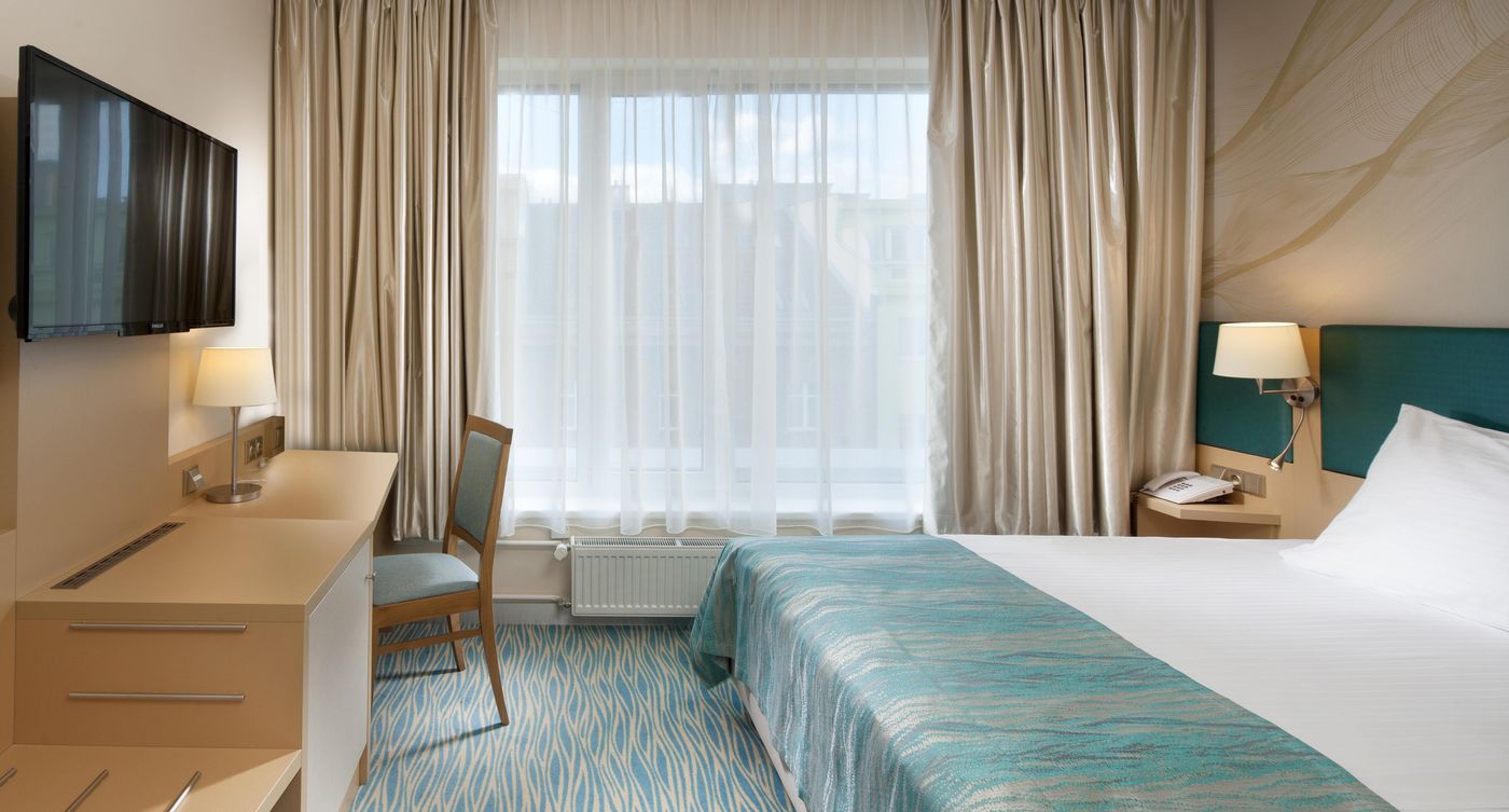 Holiday-Inn-Prague-Congress-Centre-Room-25