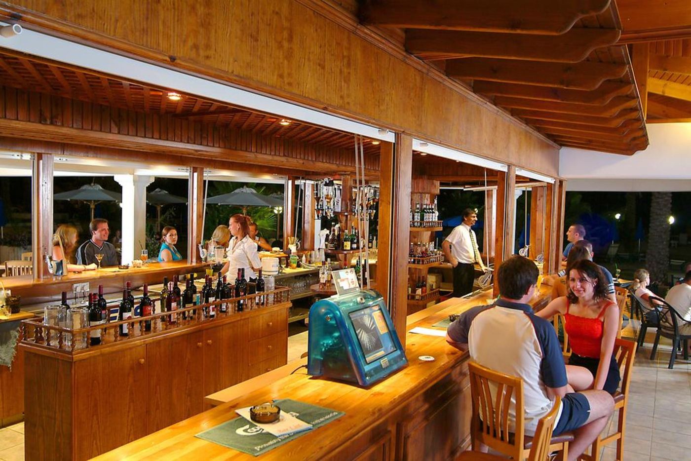 Nissiana-Hotel-and-Bungalows-Bar-33