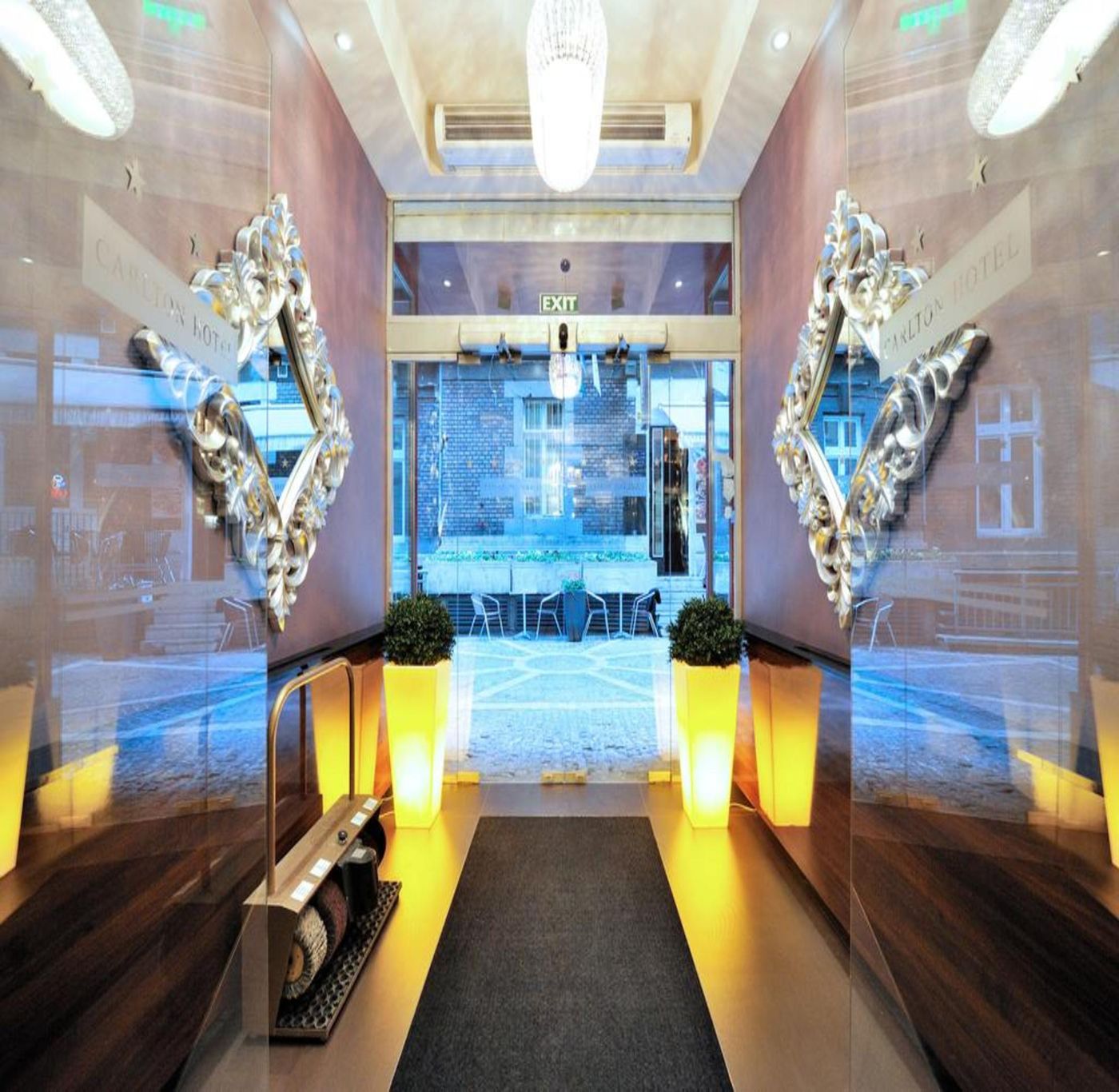 Carlton-Hotel-Buda-Castle-Lobby-16