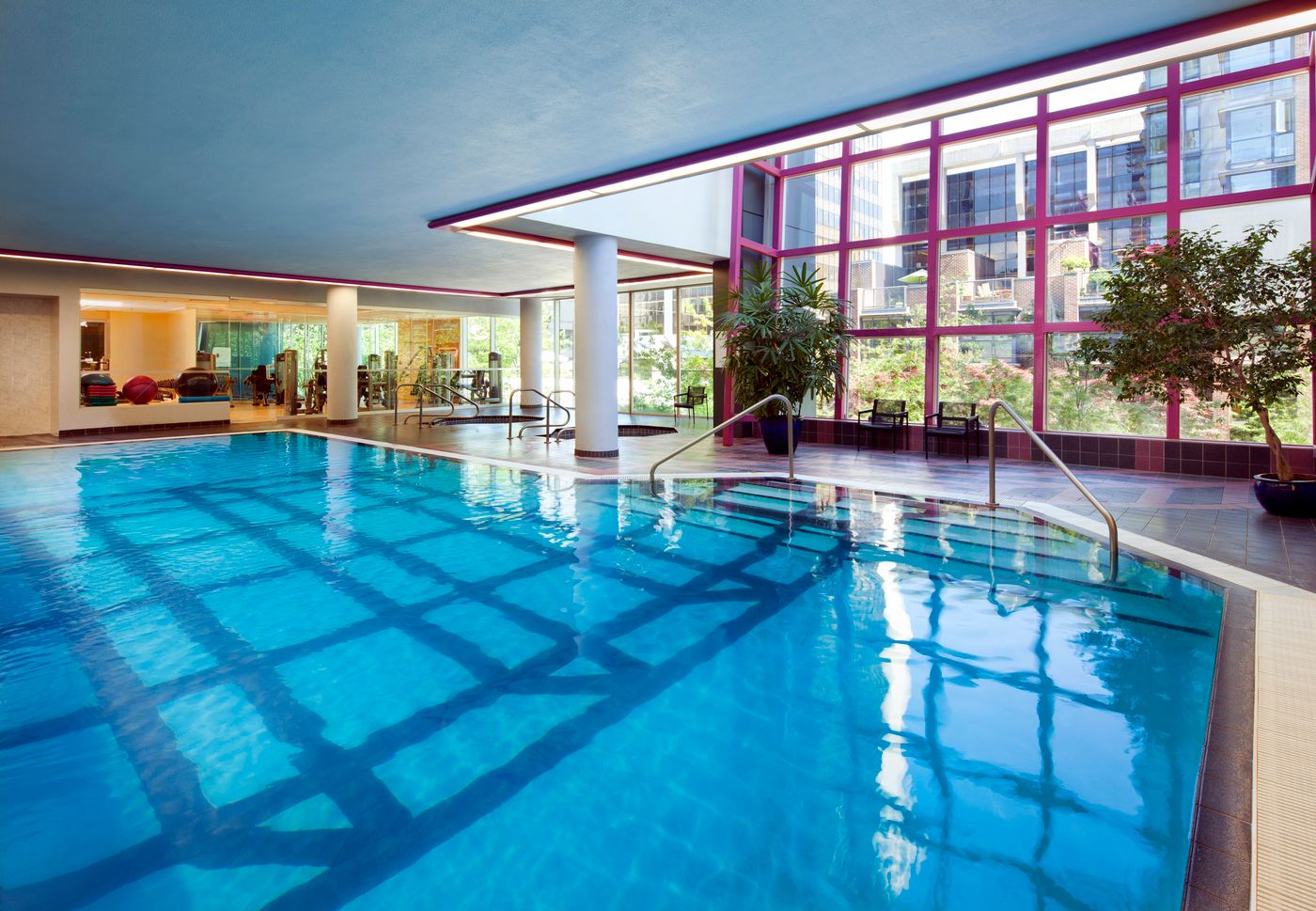 Sheraton-Vancouver-Wall-Centre-Pool-50