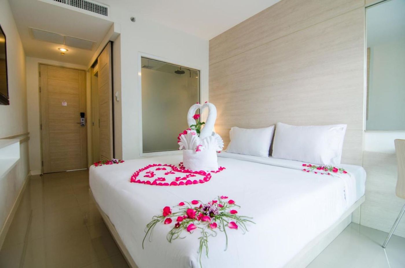 Mirage-Express-Patong-Phuket-Hotel-Room-20