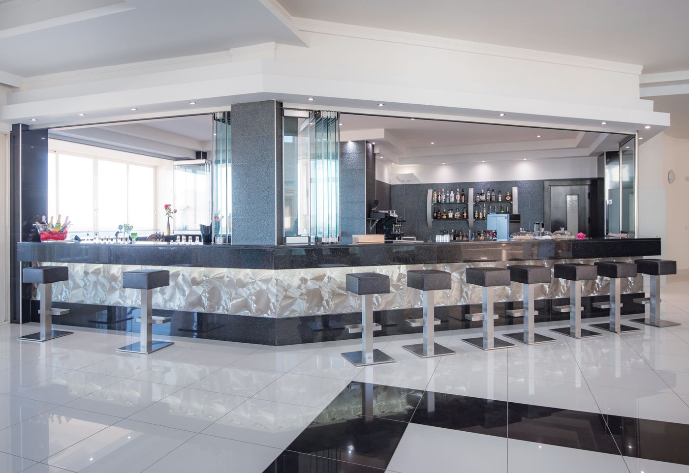 Grand-Blue-Beach-Hotel-Bar-53
