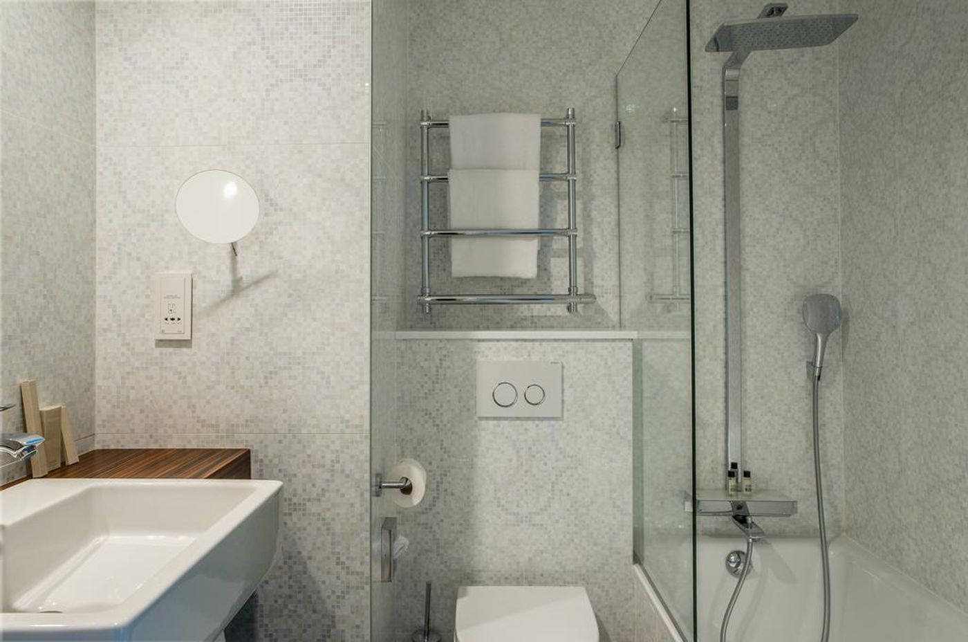 Le-Parisis-Hotel-Room-26