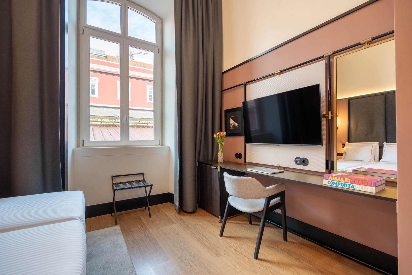 The-Editory-Riverside-Santa-Apolonia-Hotel-Room-30