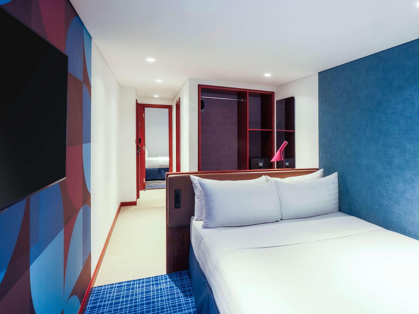 Queen-Elizabeth-2-Hotel-Room-33