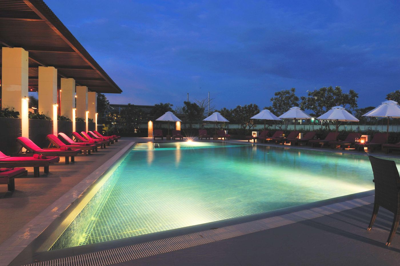 Amaranth-Suvarnabhumi-Hotel-Pool-26