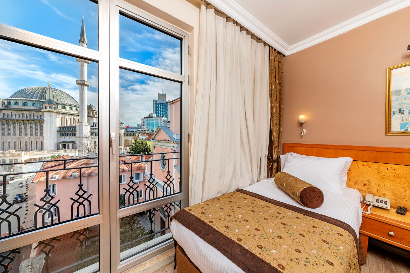 Santa-Ottoman-Hotel-Room-4