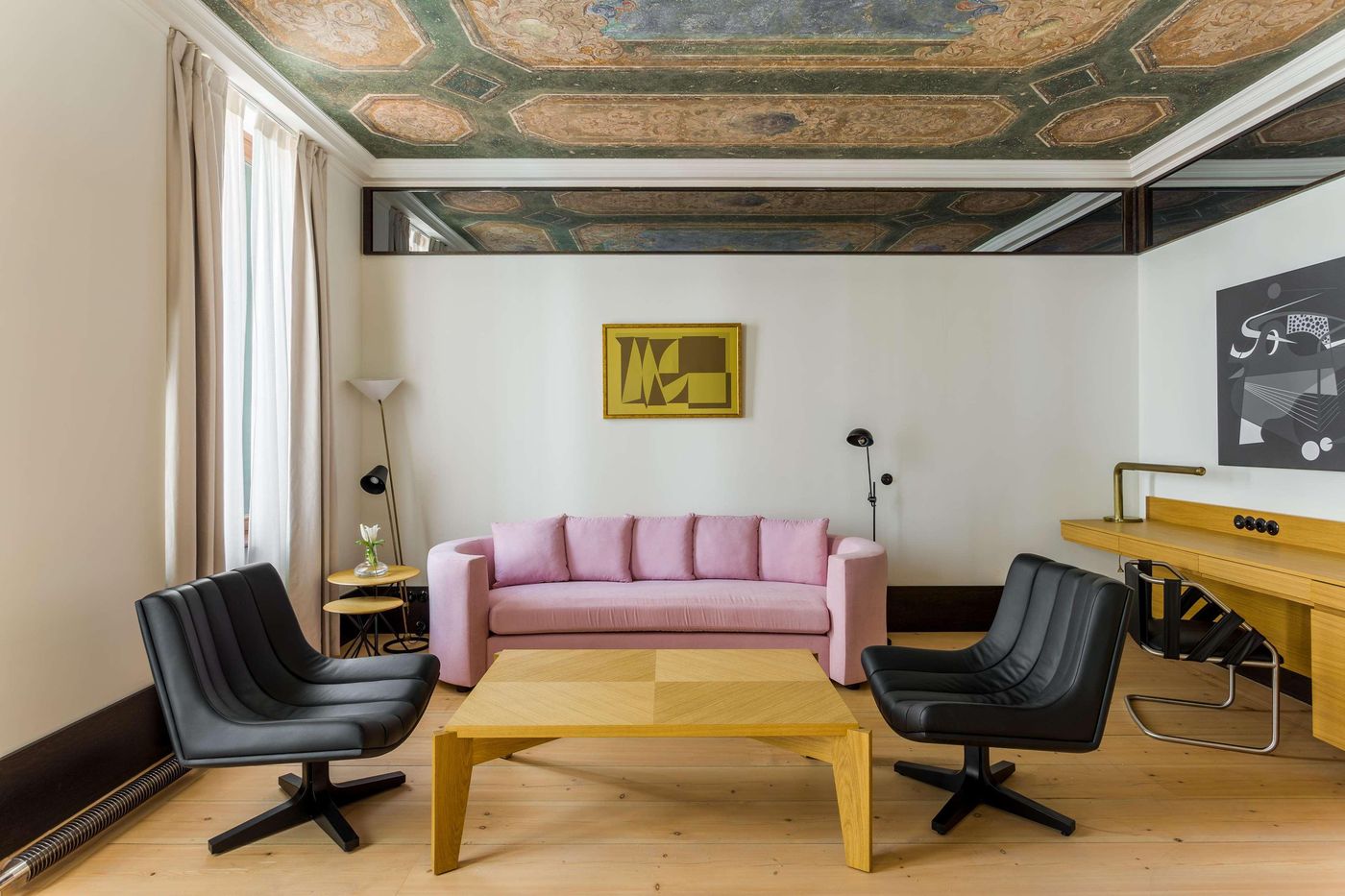 Room-Mate-Emir-Room-77