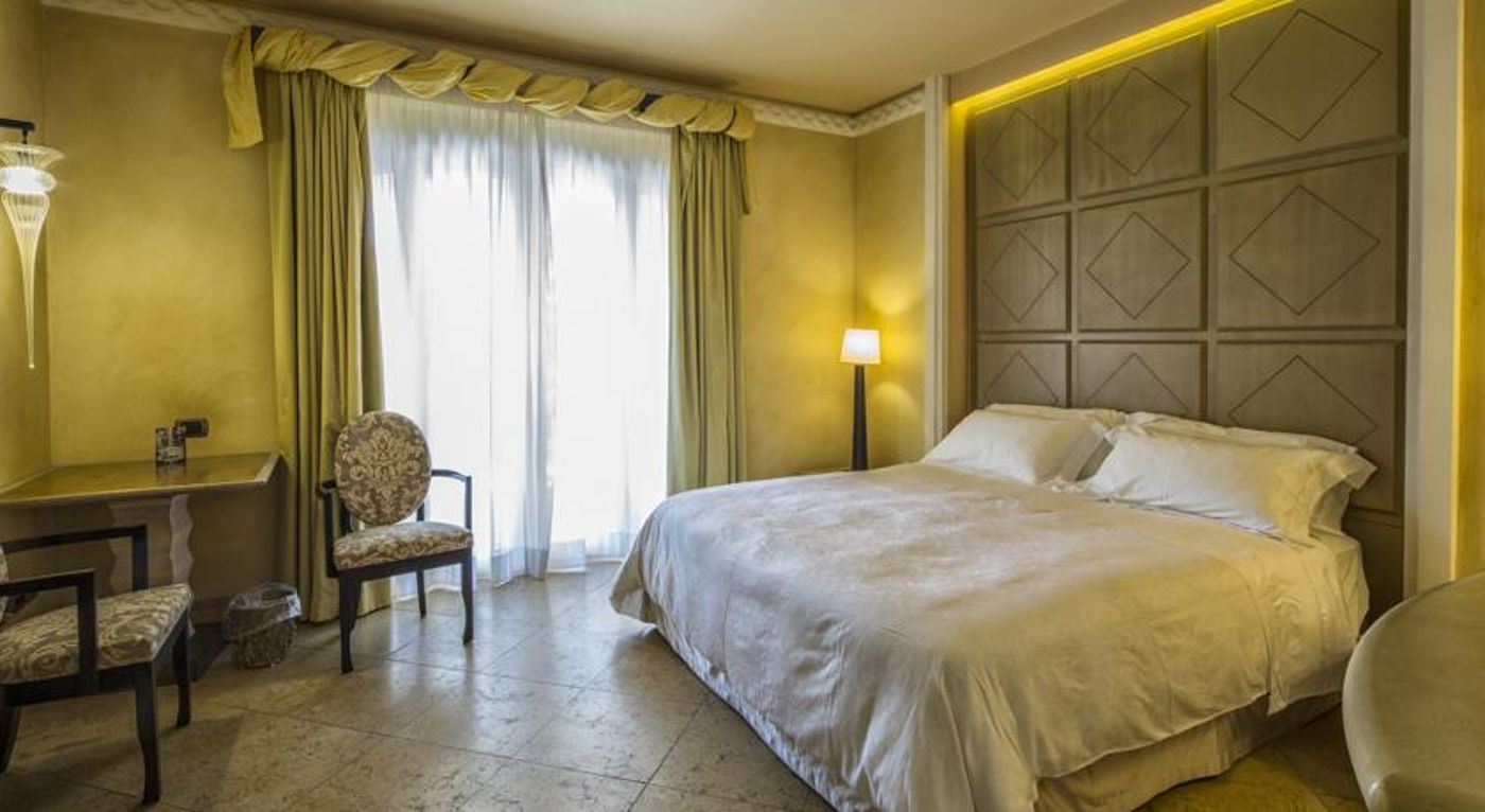 Romano-Palace-Luxury-Hotel-Room-49
