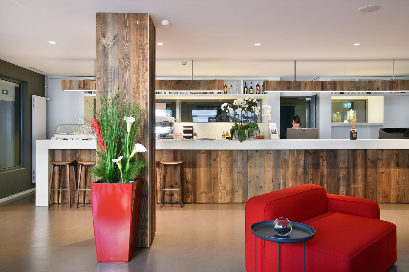 Home-Swiss-Hotel-Lobby-16