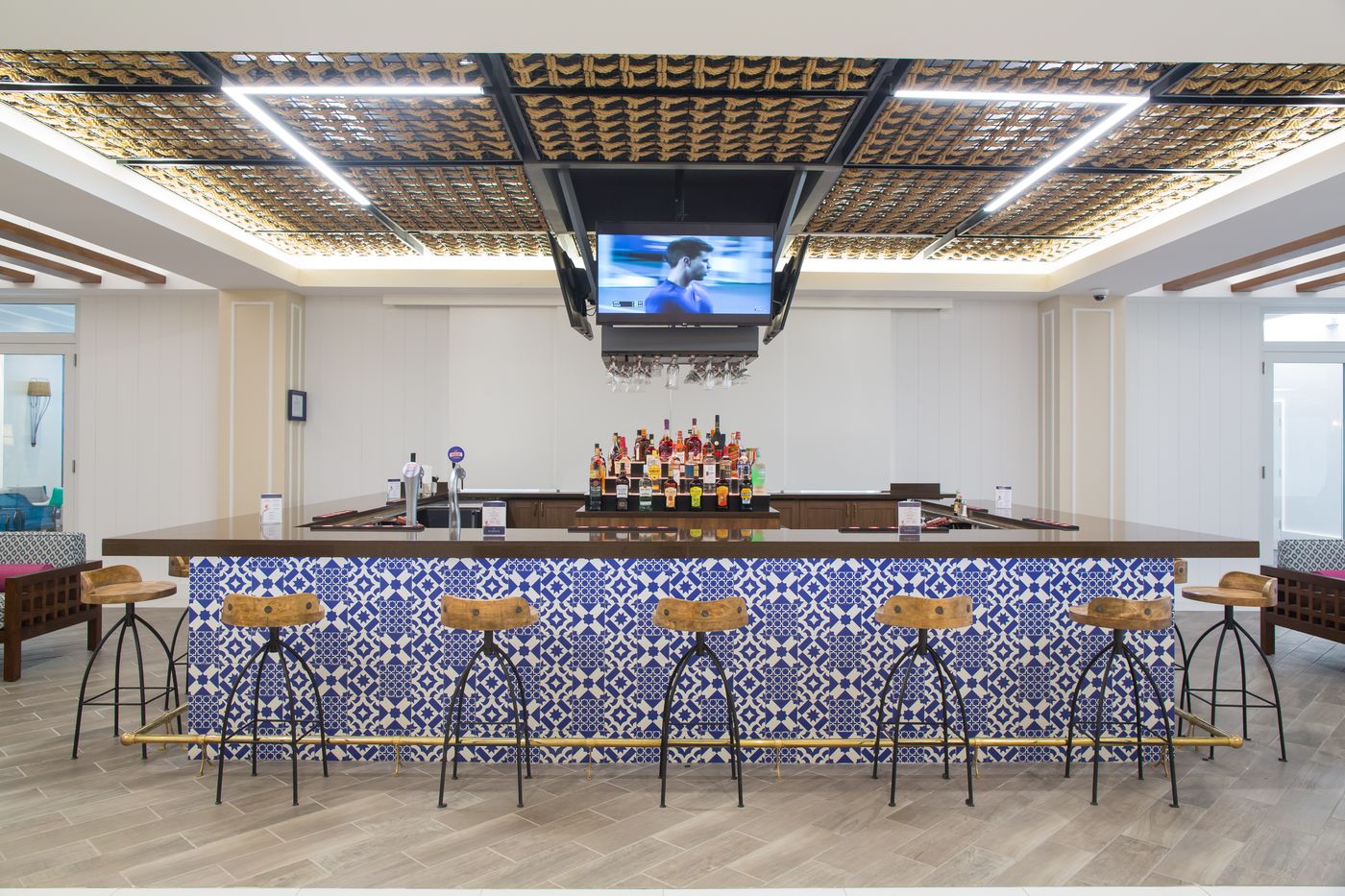 Warwick-Paradise-Island-Bahamas-Bar-30