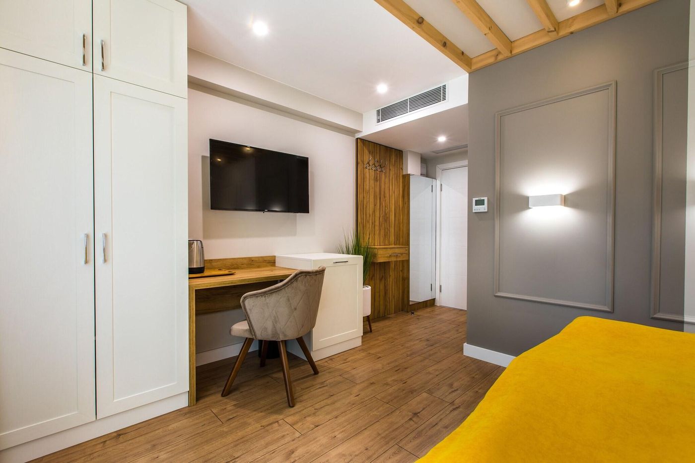 Hillhouse-Plovdiv-Lobby-3