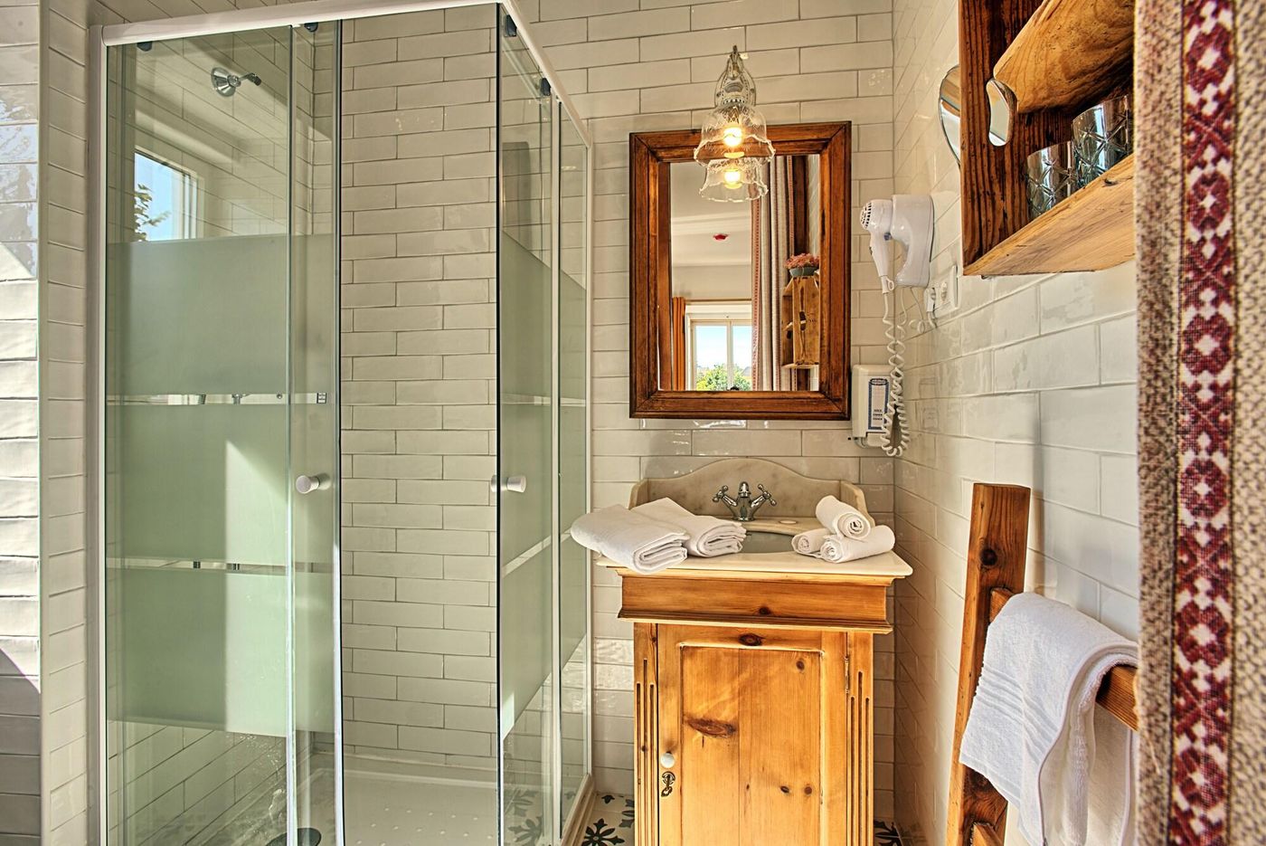 Ninho-Saloio-Room-42