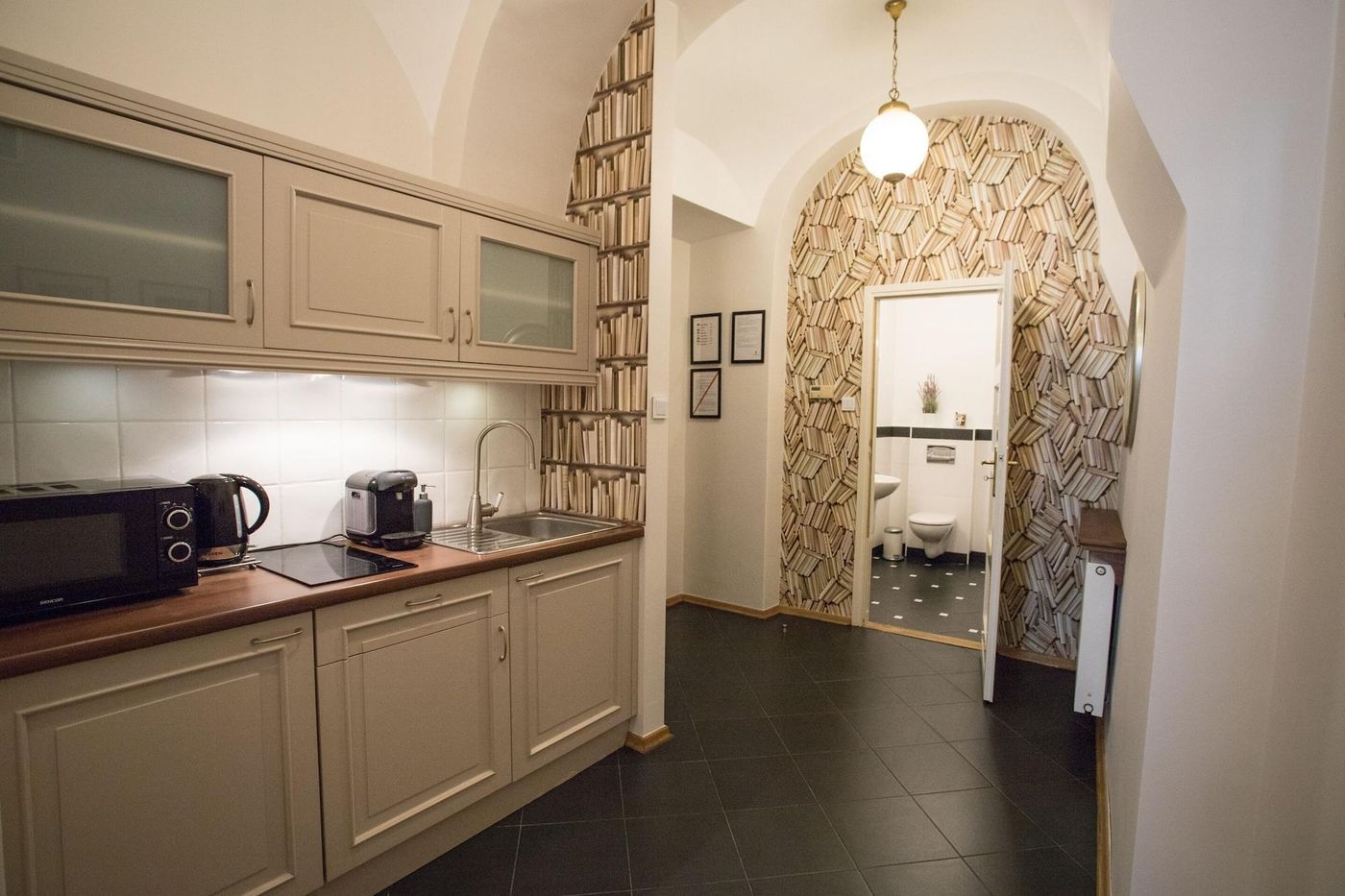 Scharffenberg-Apartments-Main-Square-Room-56