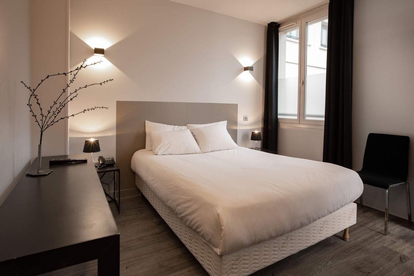 Hotel de Paris Sete - France - SETE - Room - 6