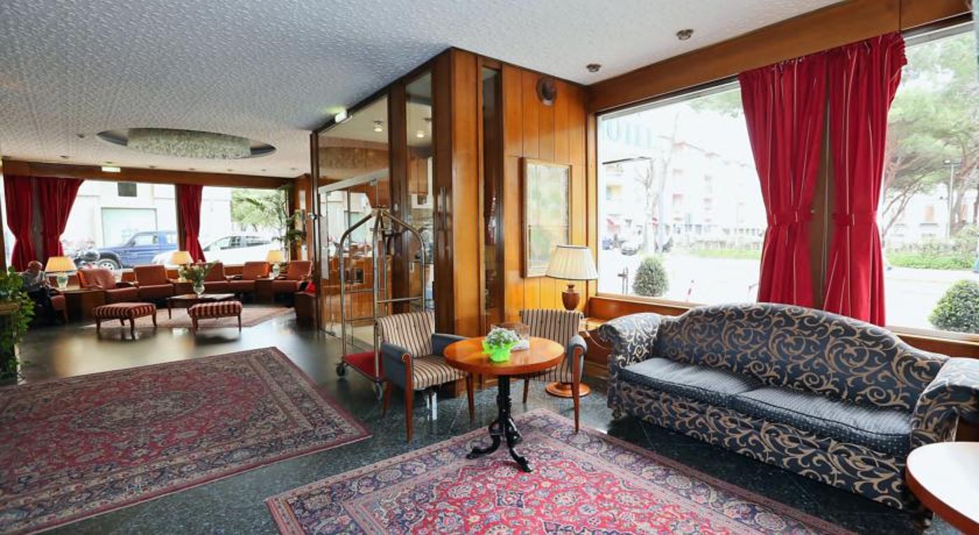 Royal-Palace-Lobby-26