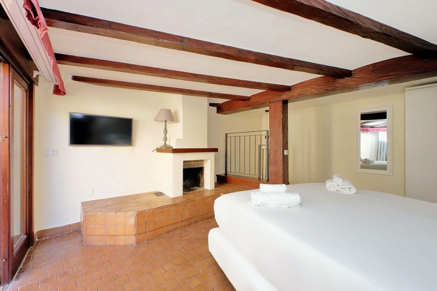 Trevi-Rome-Suite-Room-25
