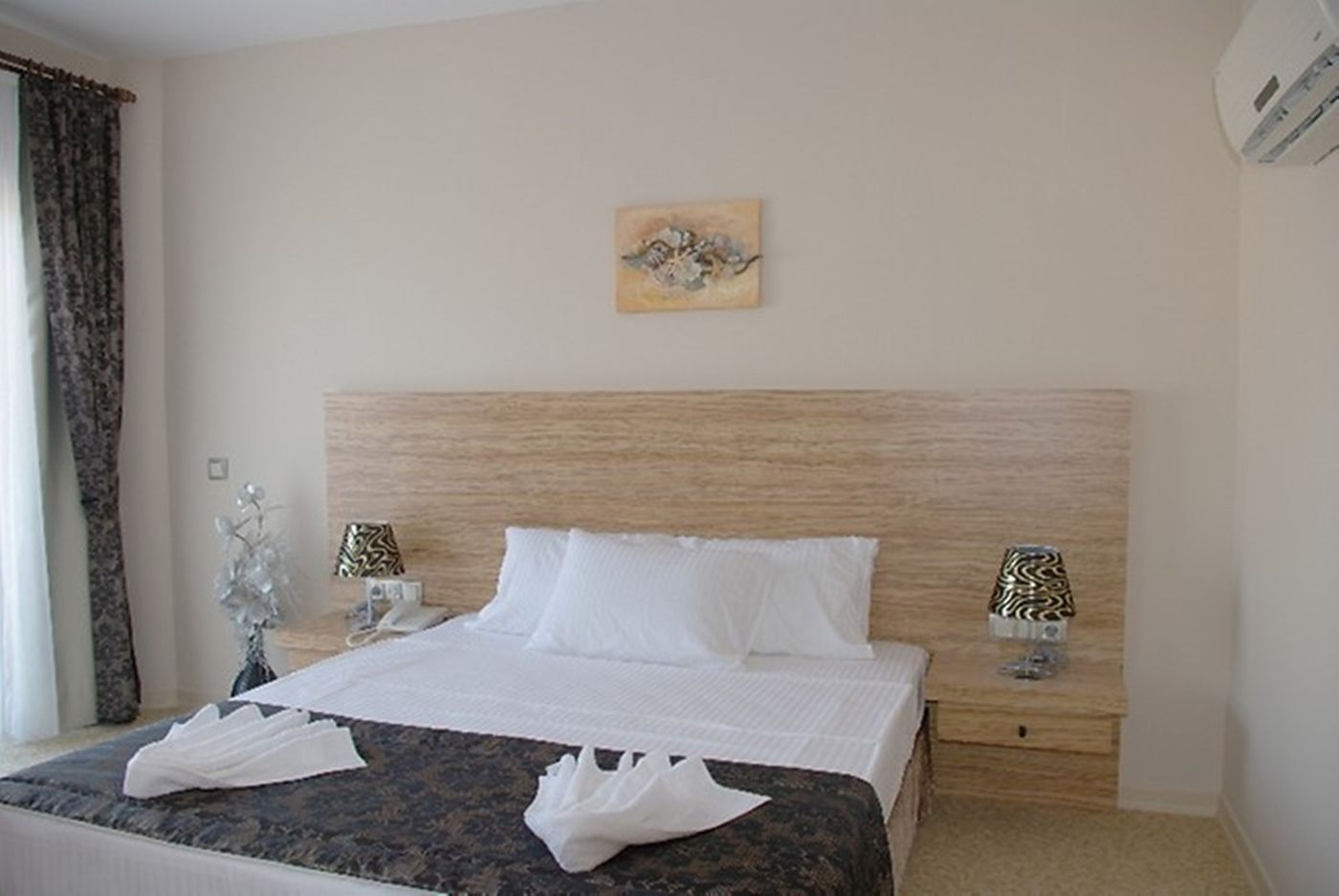 Nevada-Hotel---Spa-Room-22