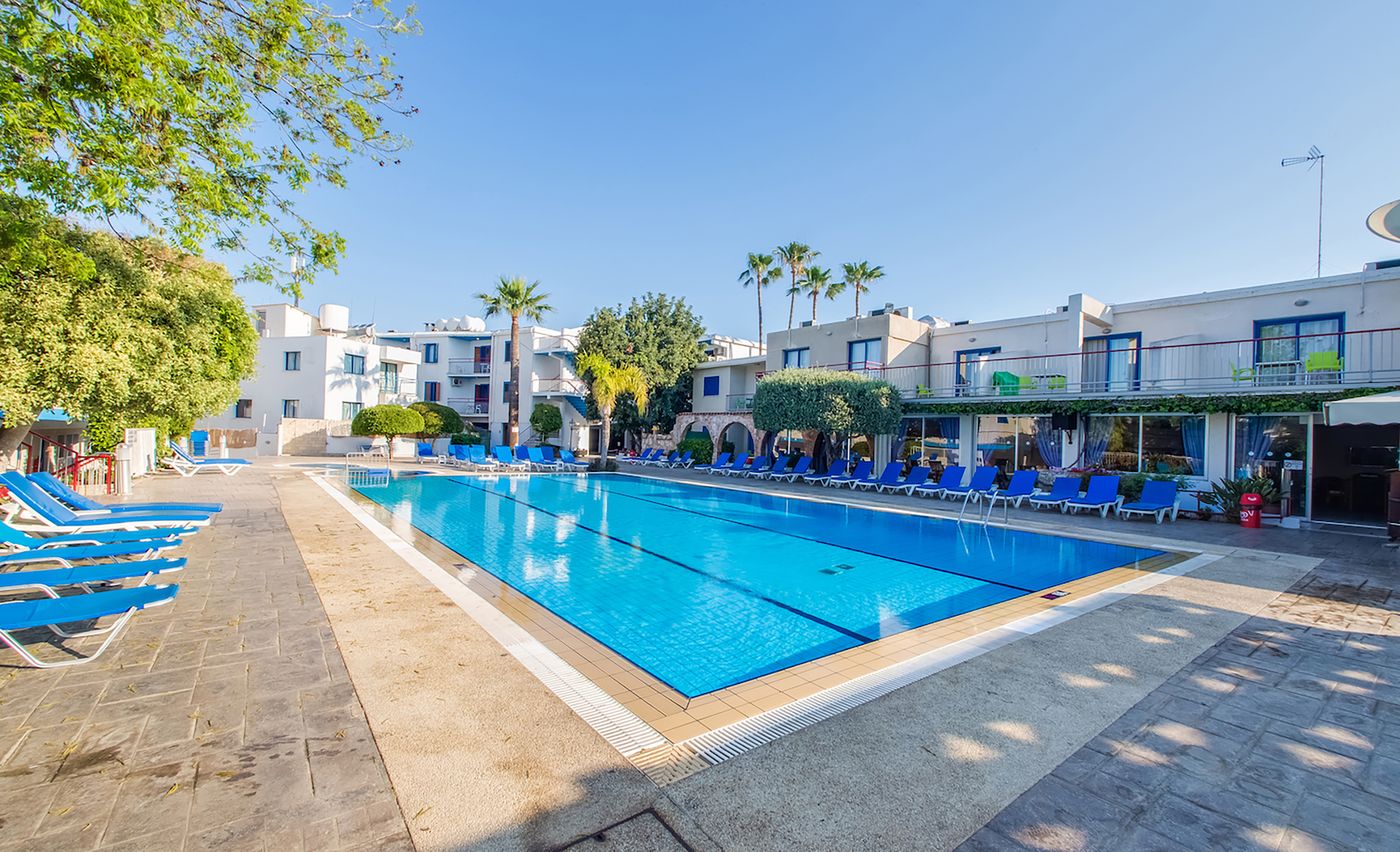 Green-Bungalows-Hotel-Apartments-General-view-2