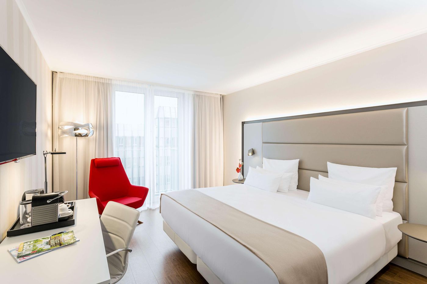 NH-Collection-Berlin-Mitte-am-Checkpoint-Charlie-Room-31