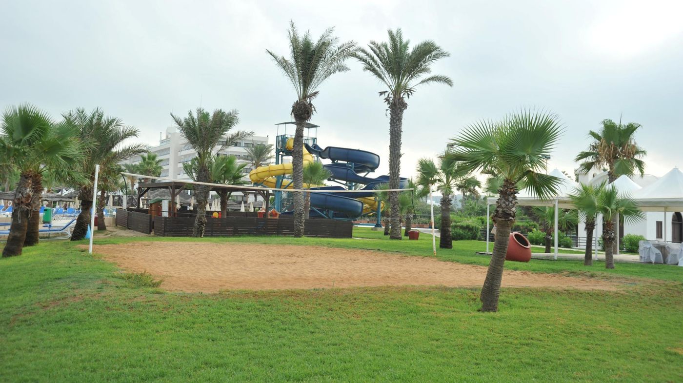 Adams-Beach-Hotel-Sports-and-Entertainment-22