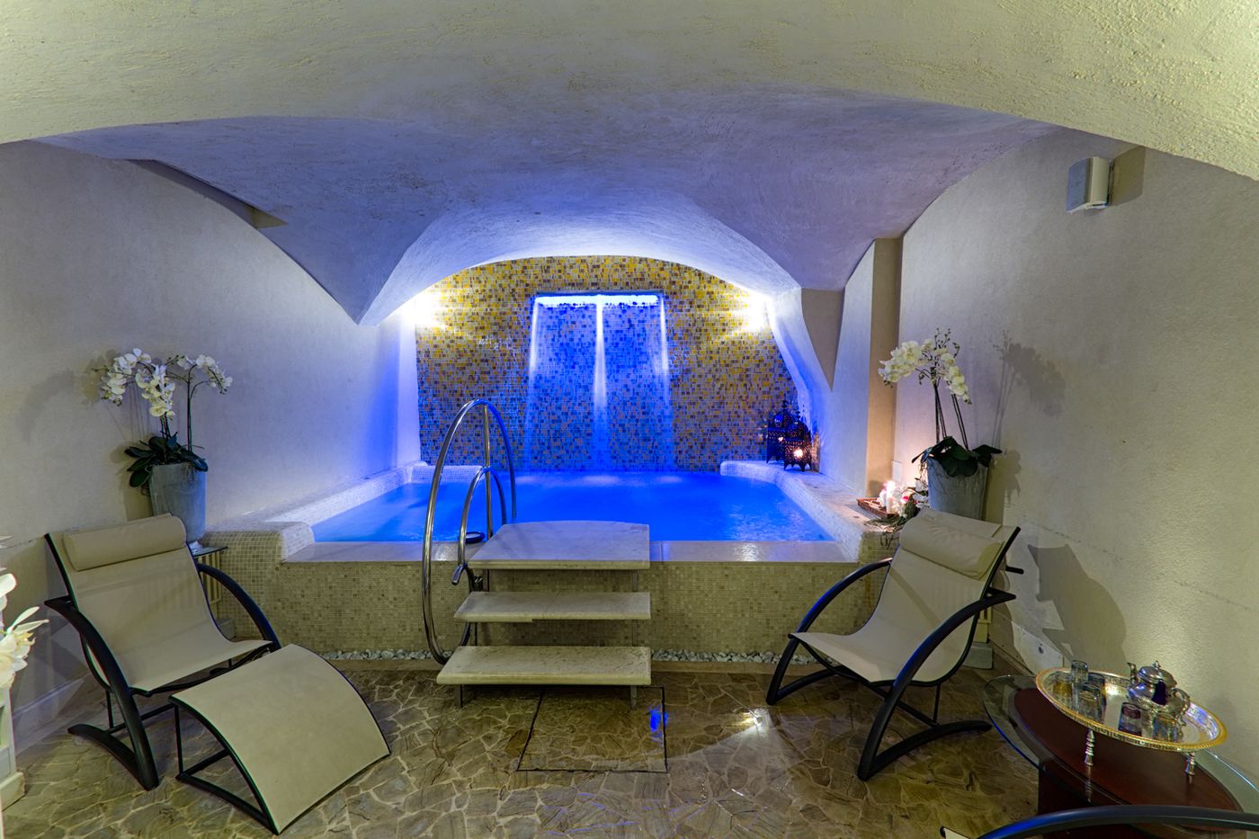 Golden-Tower-Hotel---Spa-Pool-84