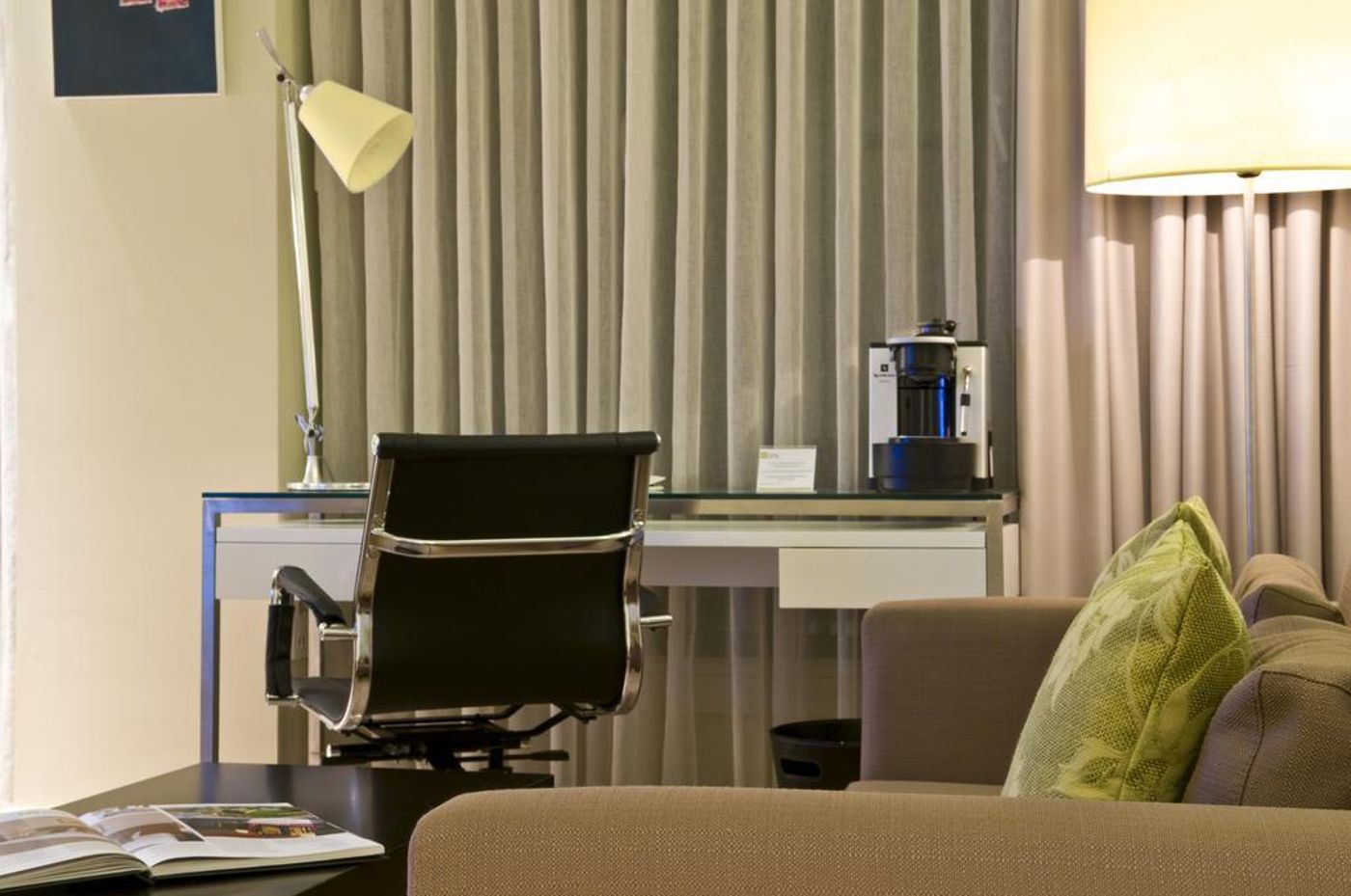 B-Aparthotel-Grand-Place-General-view-12