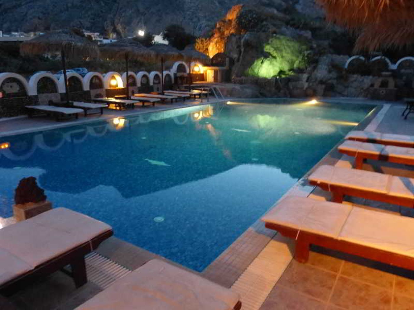 Aparthotel-Black-Sand-Pool-19