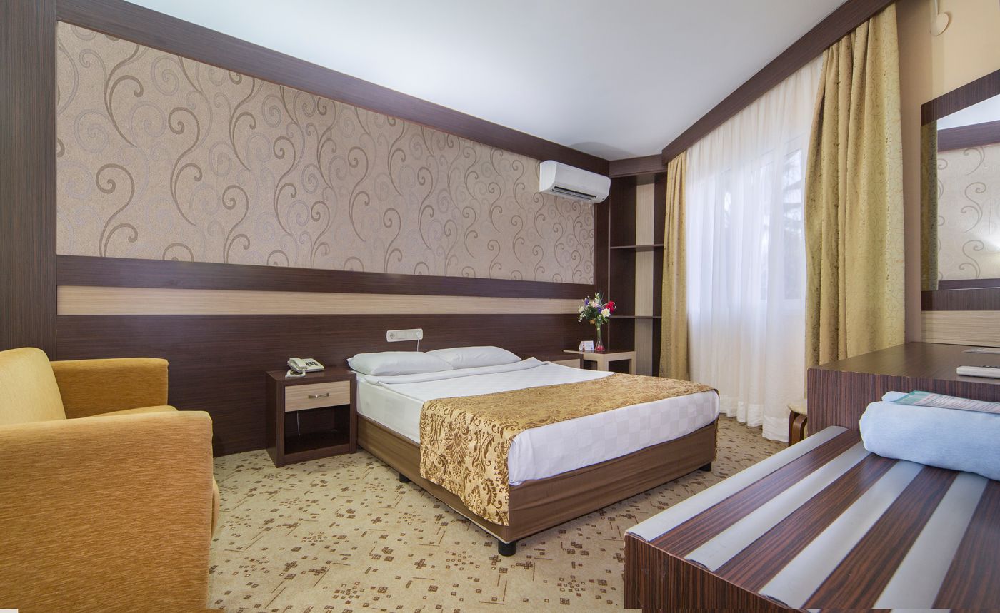 Lonicera--World-Room-34