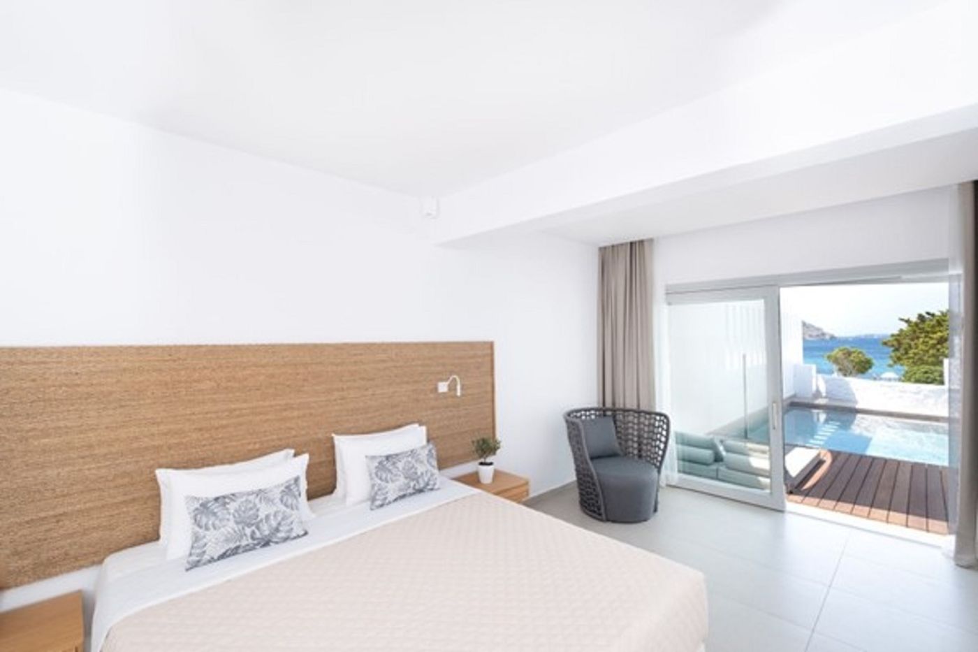 Manoulas-Beach-Room-28