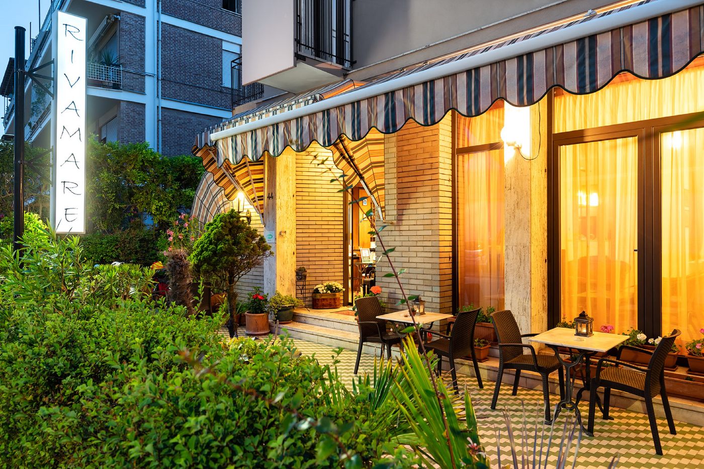 Hotel-Rivamare-Terrace-3