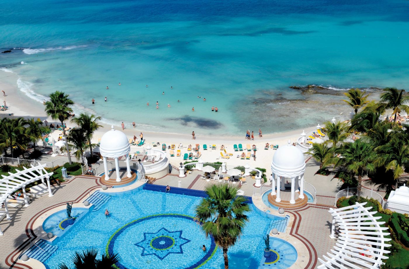 Riu-Palace-Las-Americas-All-Inclusive-Pool-7