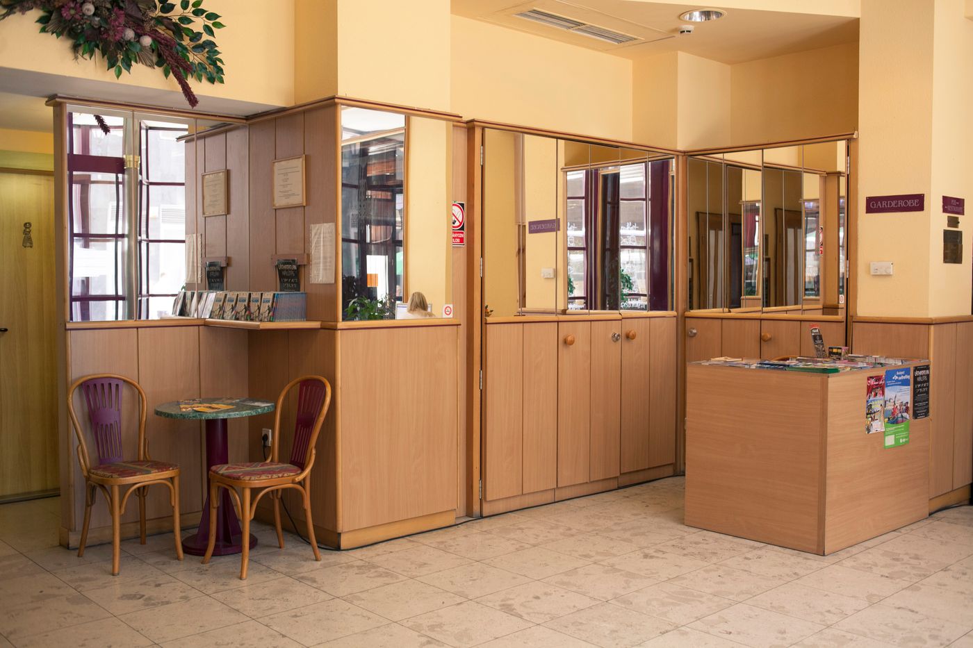 Pilvax-Hotel-Budapest-Lobby-3