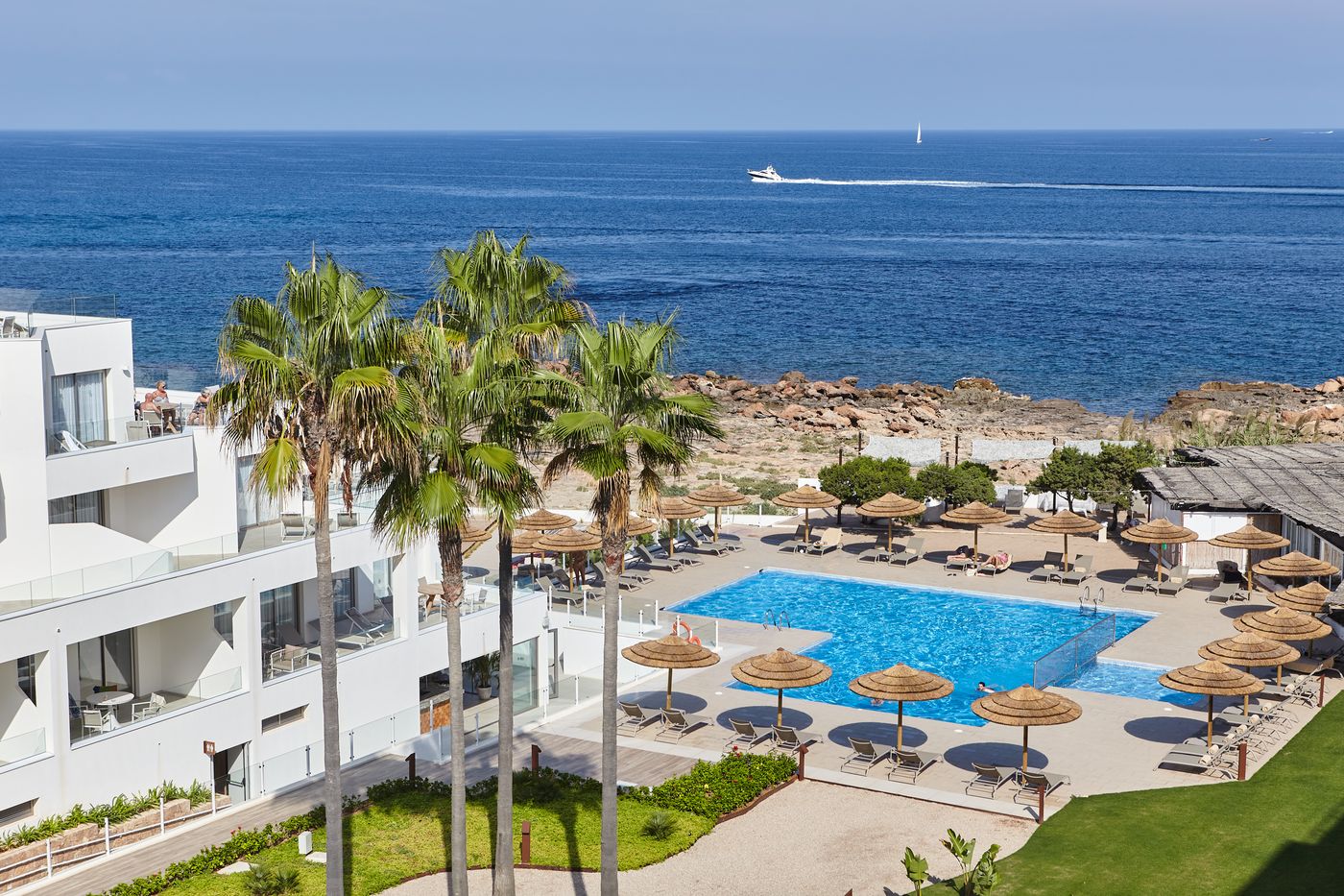 Marina-Palace-Prestige-by-Intercorp-Hotel-Group-Pool-5