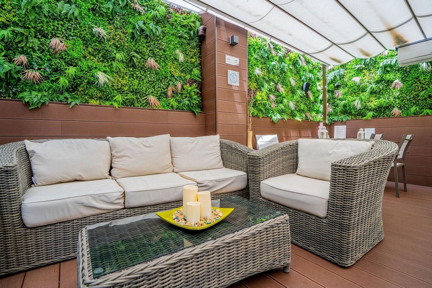 Dinya-Lisbon-Hotel---Lounge-Bar-Restaurant-44