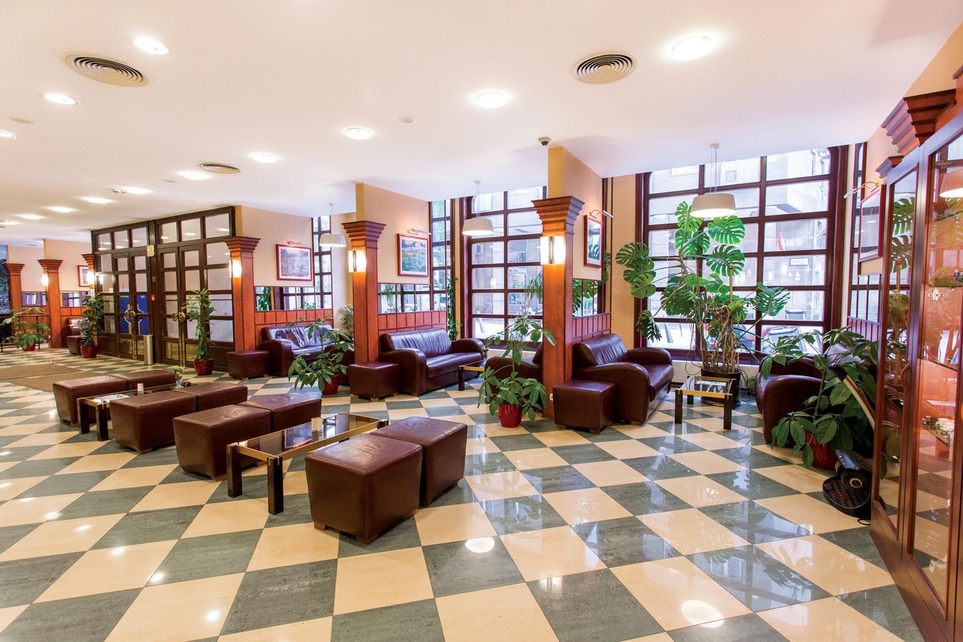 Hotel-Erzsebet-City-Center-Lobby-4