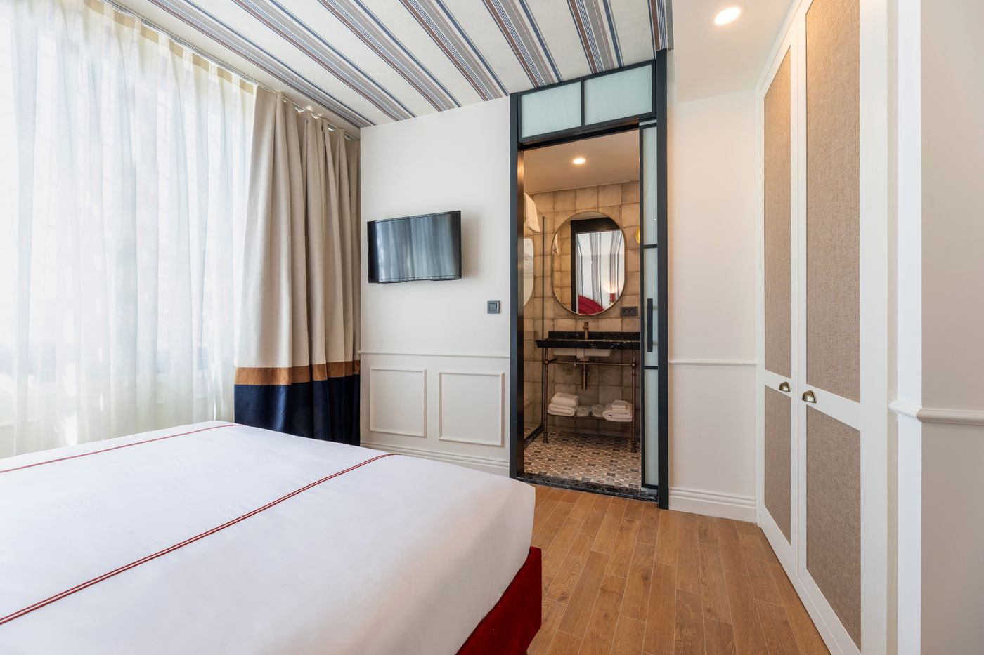 Khai-Hotel-Karakoy-Room-5