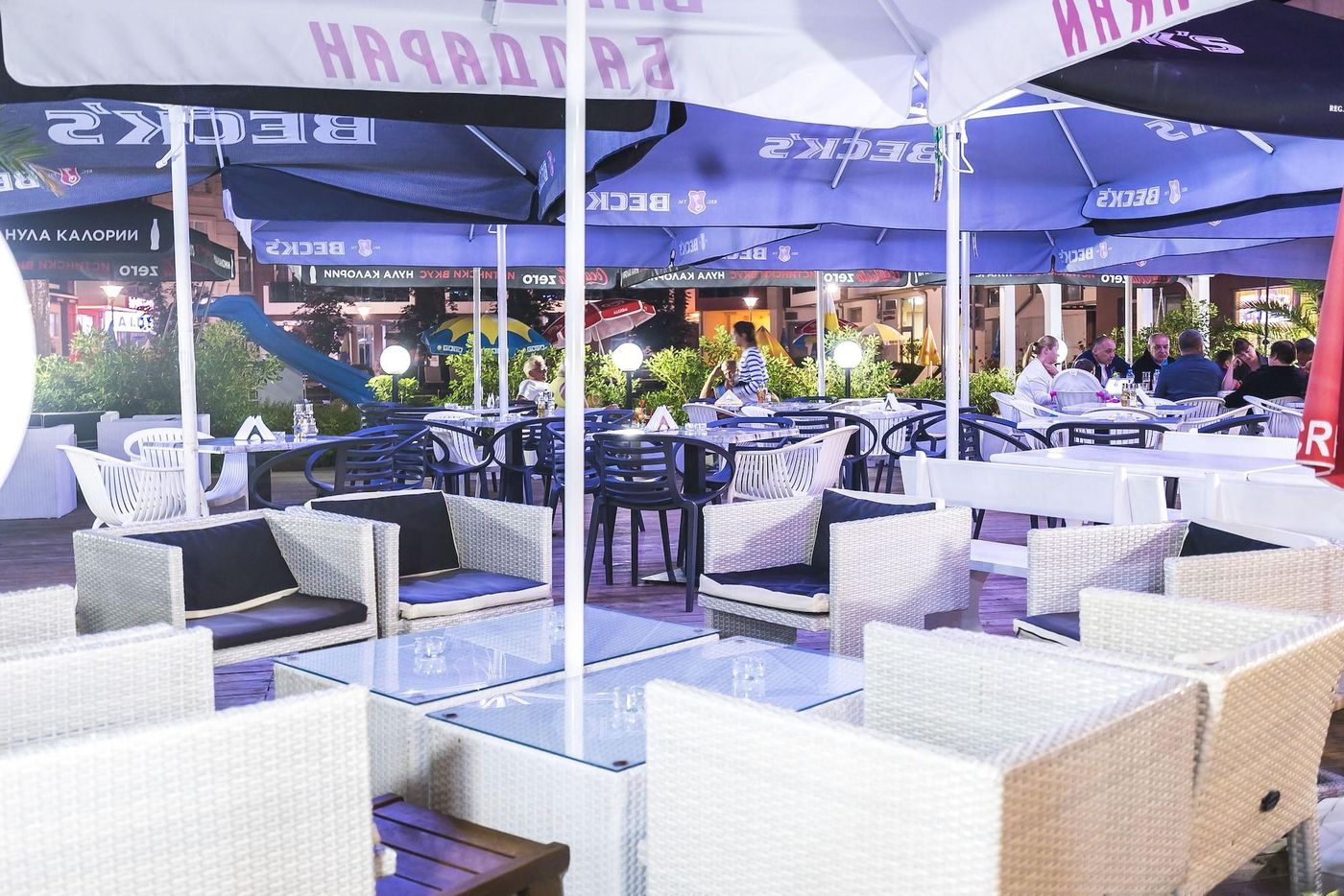 Persey-Admiral-Plaza-Apartments-Bar-5