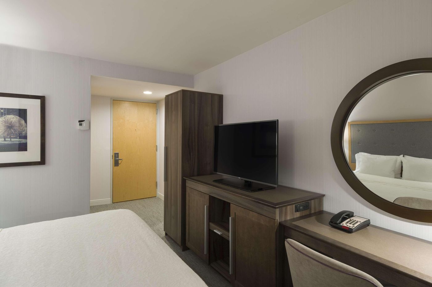 Hampton-Inn-Manhattan-Times-Square-South-Room-15
